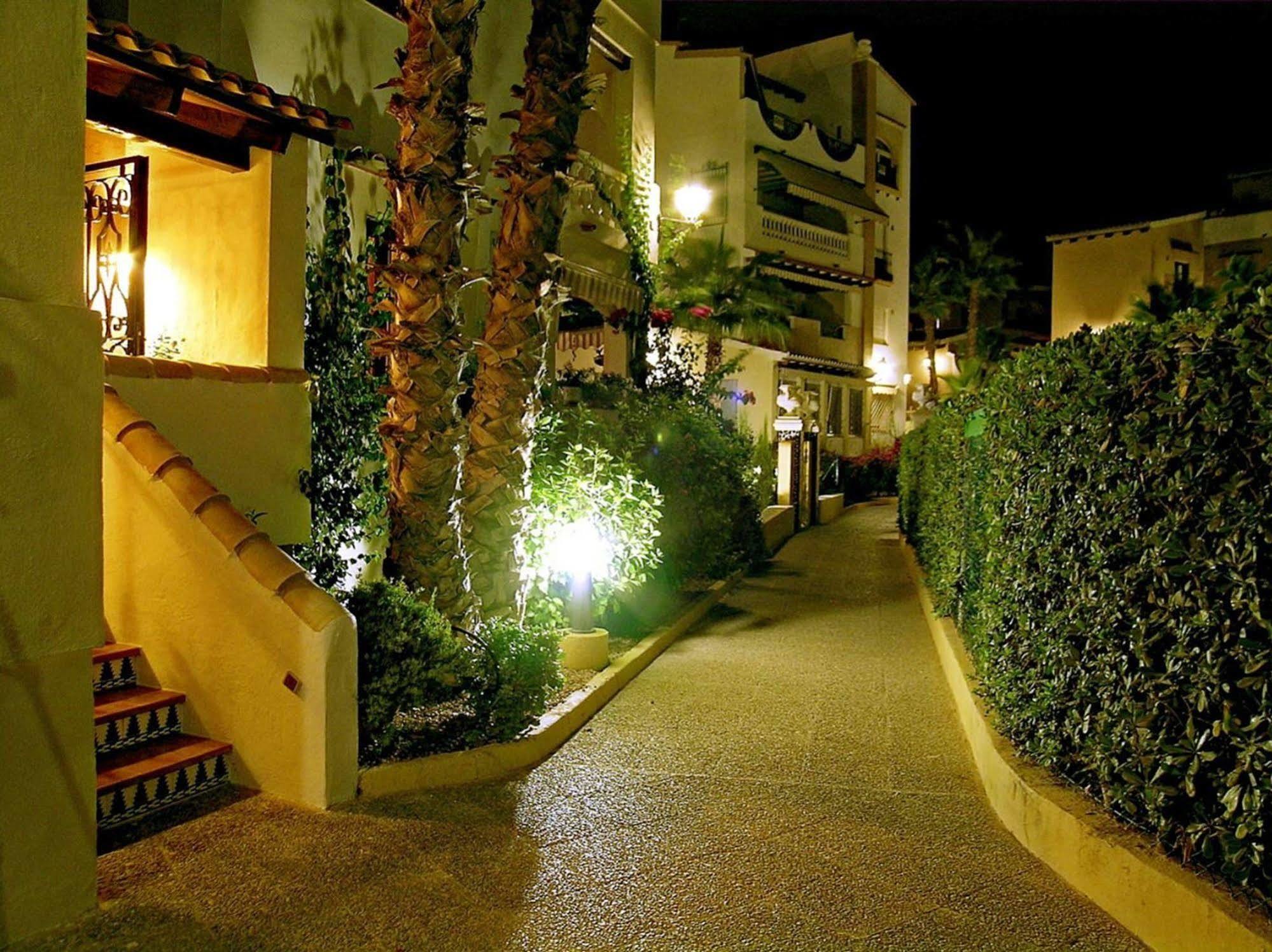 Aparthotel Ona Aldea del Mar Torrevieja Esterno foto